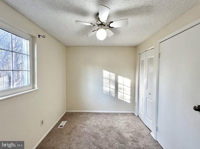 Building Photo - 8679 Hickory Ridge Ct