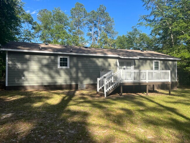 Building Photo - 110 Miller St