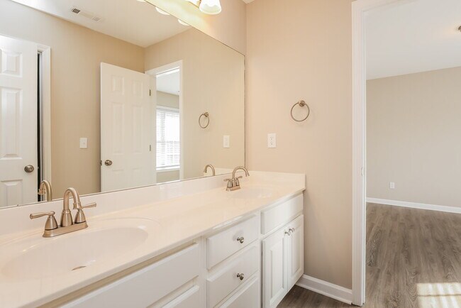 Building Photo - 2609 Democracy Dr