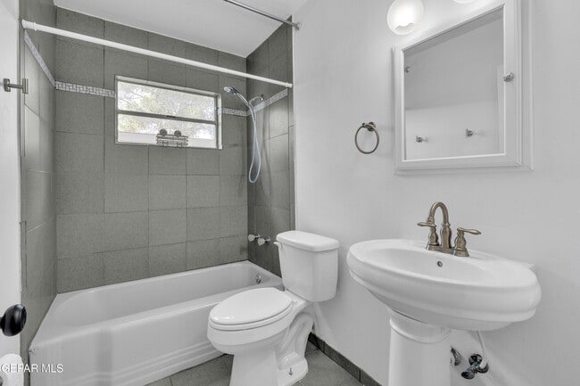 Building Photo - 4200 Wallington Dr