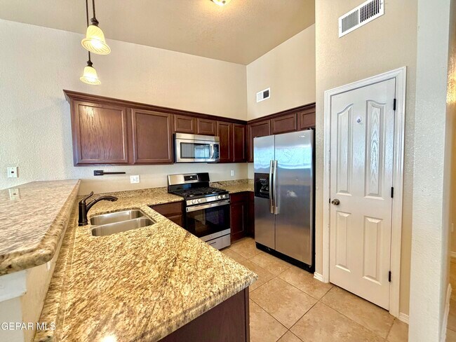 Building Photo - 14213 Ranier Point Dr