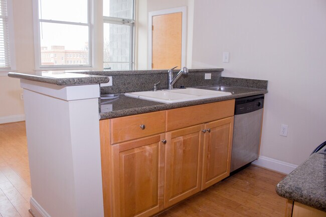 Kitchen Bar - Eagle Mill Towers