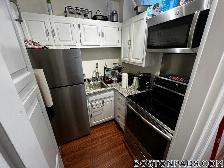 Building Photo - 429 Marlborough St