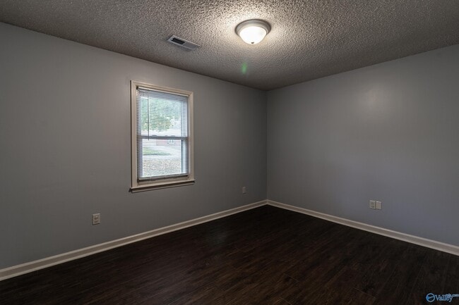 Building Photo - 313 Red Oak Rd