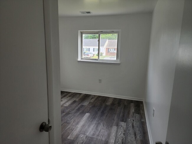 Building Photo - 39 Simonds Dr