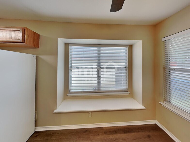 Building Photo - 15243 Kamary Ln