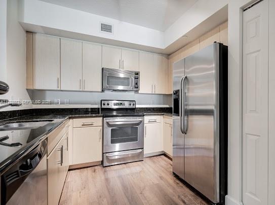 Building Photo - 2421 NE 65th St