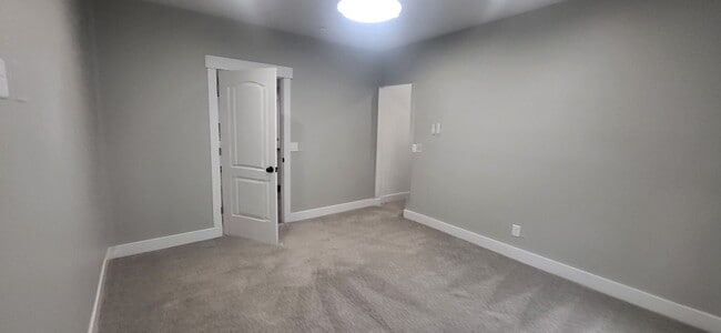 Building Photo - 393 S Cor Vw Dr