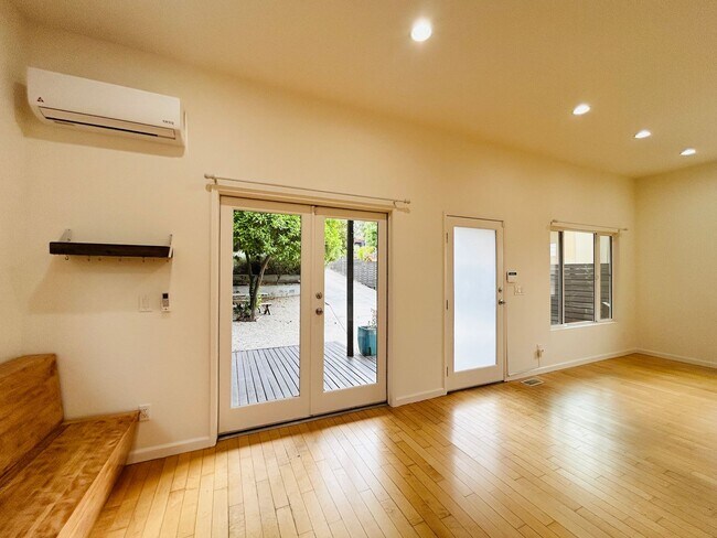 Building Photo - Chic 2-Bed, 2-Bath Home with Gated Yard in...