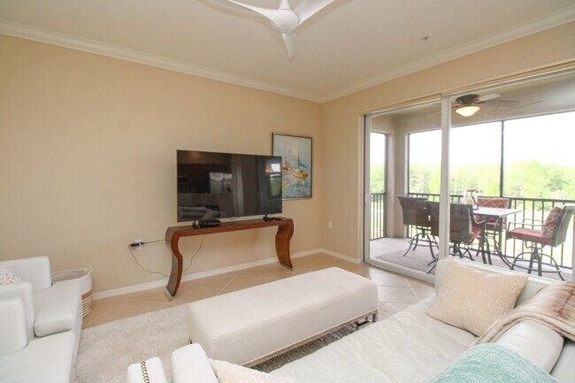Building Photo - CALLING ALL GOLF ENTHUSIASTS ** STUNNING 2...