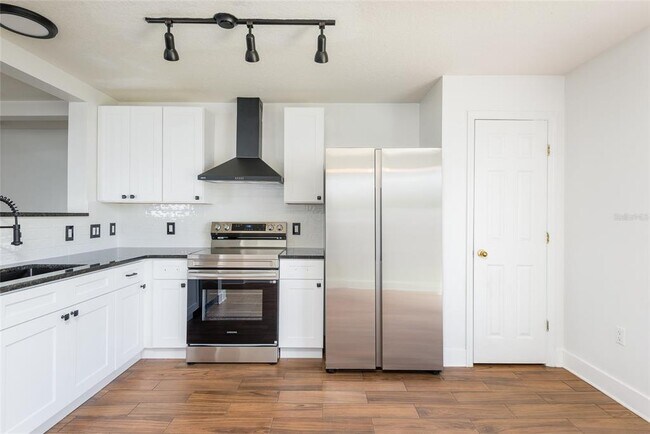 Building Photo - 11813 Prickly Pear Way