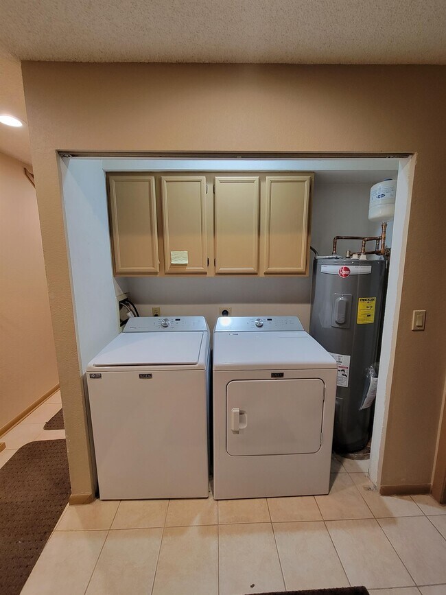 Building Photo - 2540 Kinnikinnick Rd