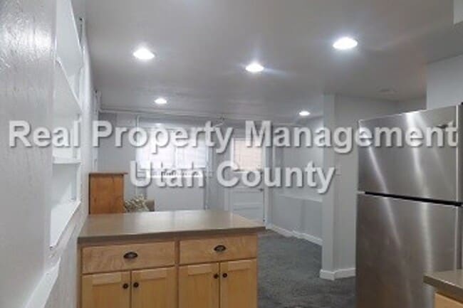 Building Photo - 157 N 400 E