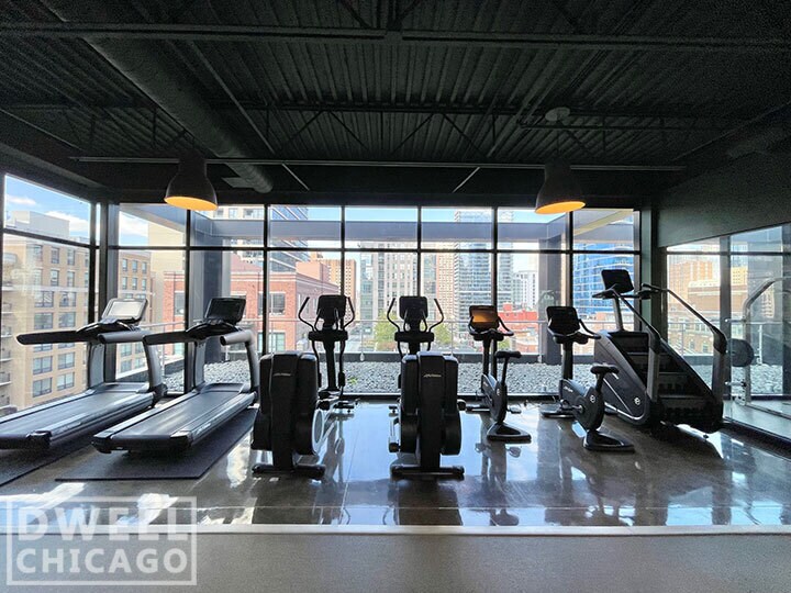 Building Photo - 700 N La Salle Dr