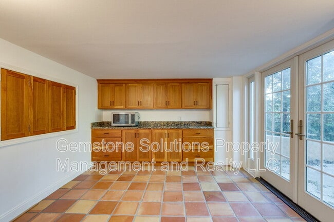 Building Photo - 502 32nd Ave S