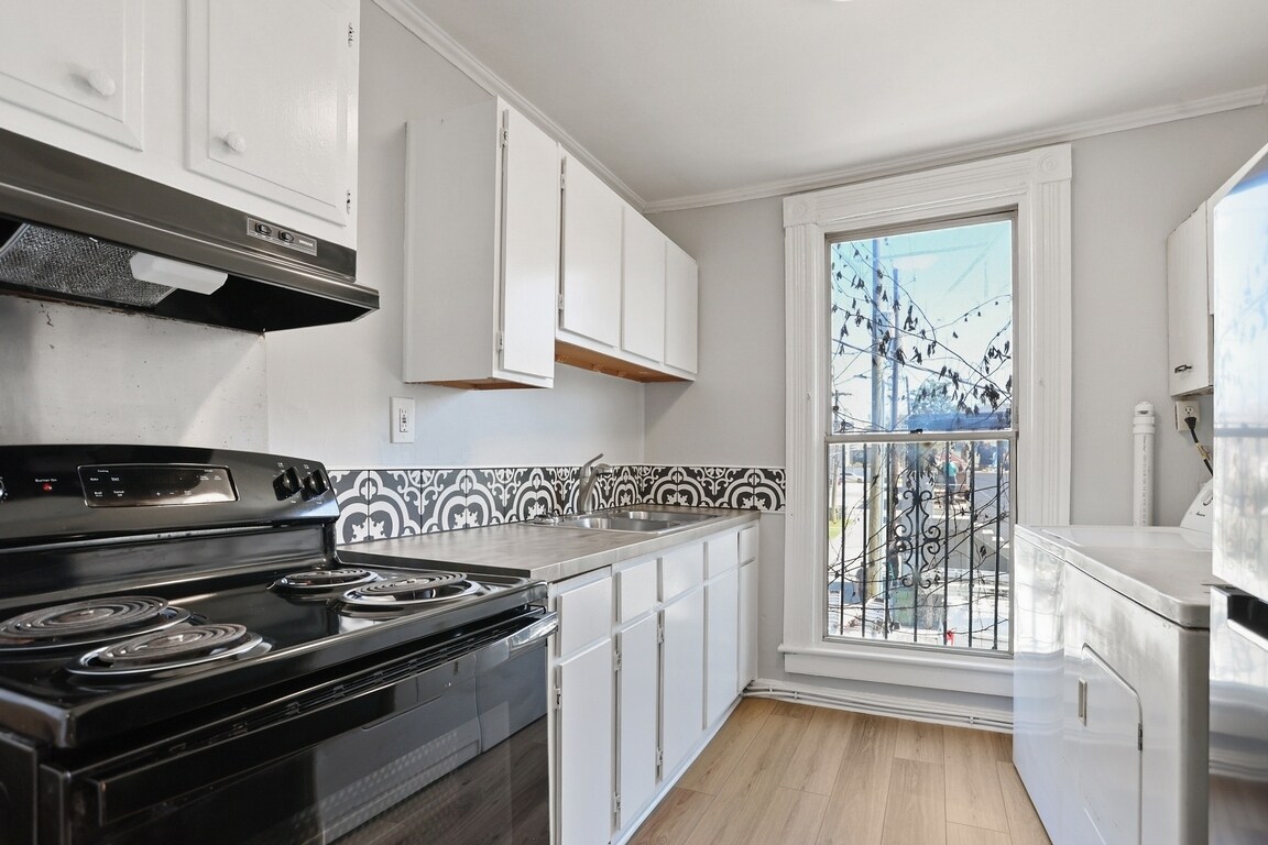 Building Photo - 1112 Barnard St