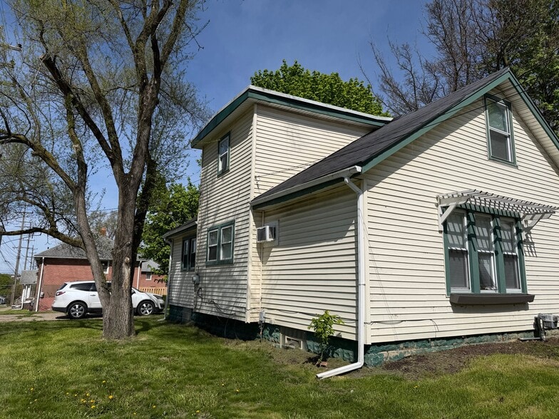 Building Photo - 107 N Sanford St
