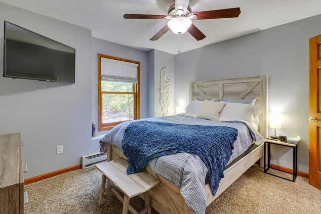 Building Photo - 1530 Wooded Acres Dr