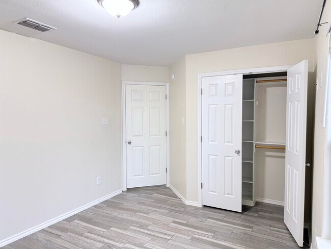 Building Photo - 5407 Simbrah Dr