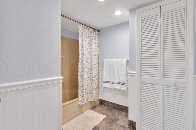 Building Photo - 4949 N Hwy A1A