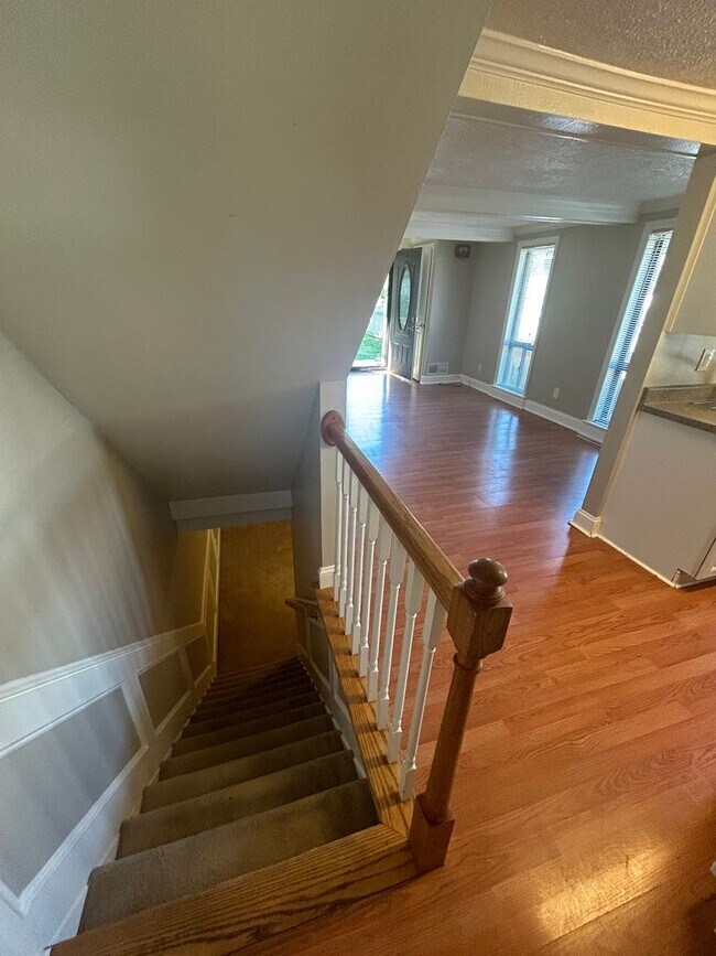 Building Photo - Modern 1 Bedroom Townhome in Prime Moon Township Location!