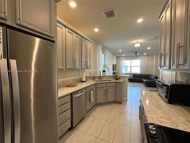 Building Photo - 4950 Eucalyptus Dr