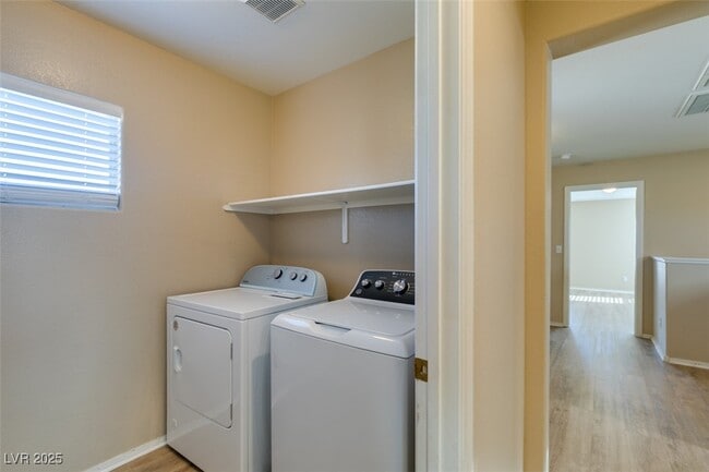 Building Photo - 5768 Mammoth Mountain St