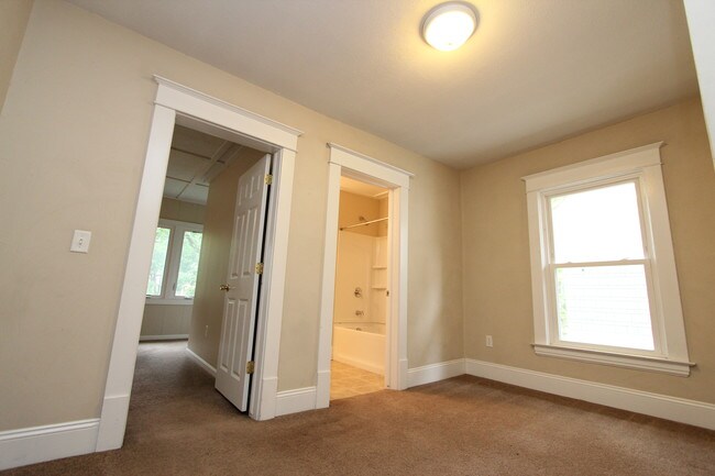 Building Photo - 1430 Sherman St SE