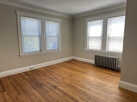 Building Photo - 547 Hyde Park Ave