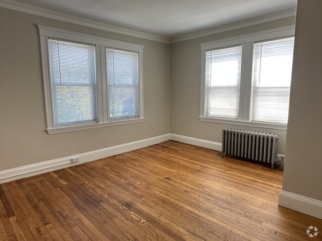 Building Photo - 547 Hyde Park Ave