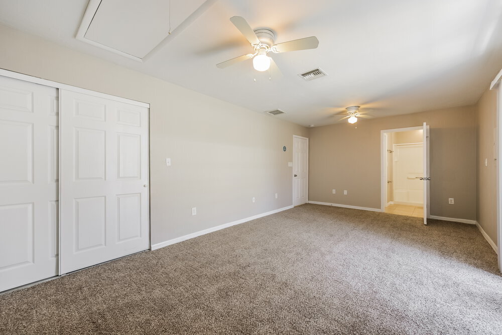 Building Photo - 800 Jarmilla Ln