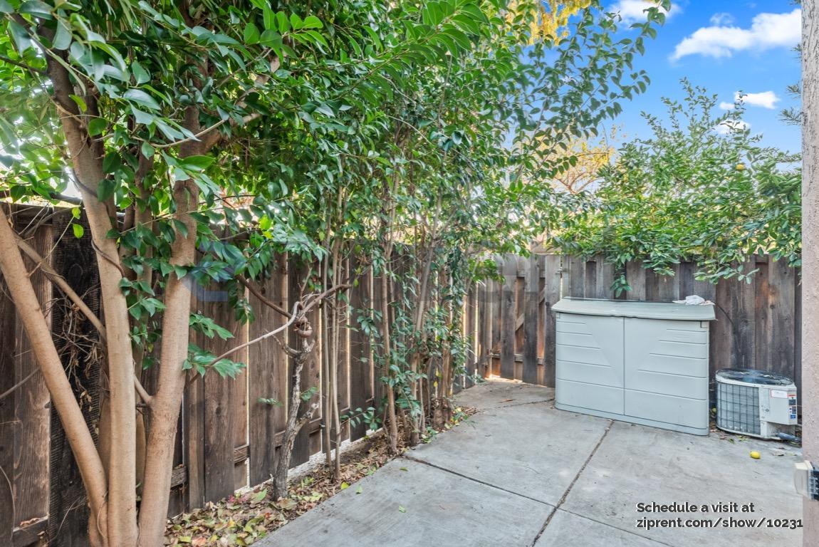 Building Photo - 2470 Poett Ln