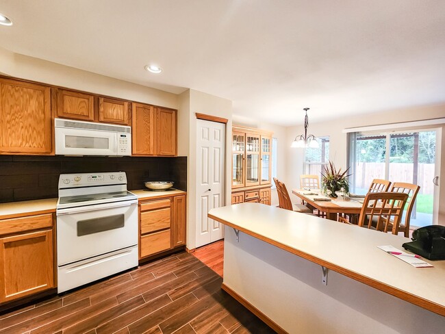 Building Photo - 3-Bedroom Gleneagle Townhome Available Now!