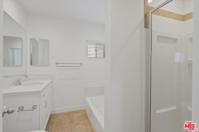 Building Photo - 6711 W 87th Pl