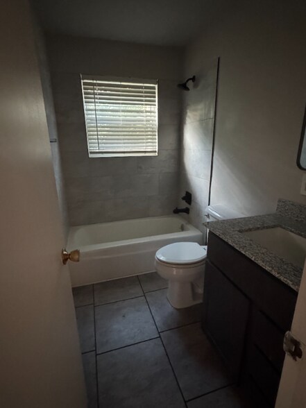 Building Photo - 5 NE 3rd St