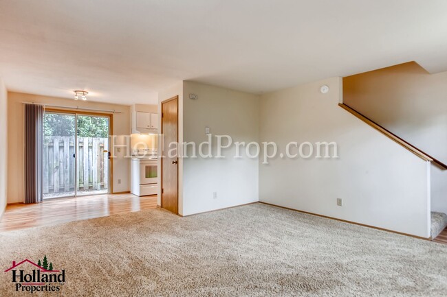 Building Photo - 6320 SW Beaverton Hillsdale Hwy