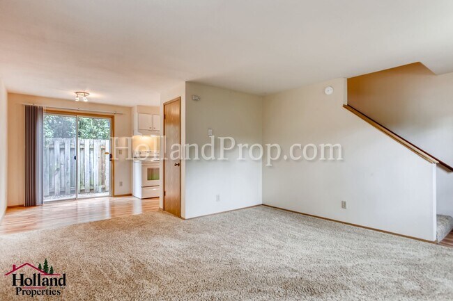 Building Photo - Beaverton-Hillsdale 6320-24 - Horstmann