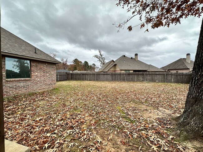 Building Photo - 1100 Bear Creek