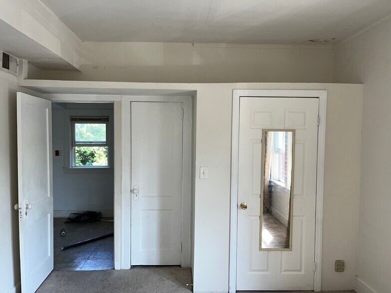 Building Photo - 77 Durand Pl