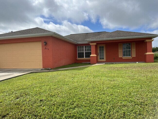 Building Photo - SPACIOUS 3Bd / 2 Ba SINGLE FAMILY HOUSE AVAILABLE