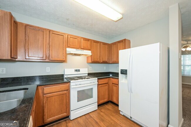 Building Photo - 154 Springbottom Dr SE