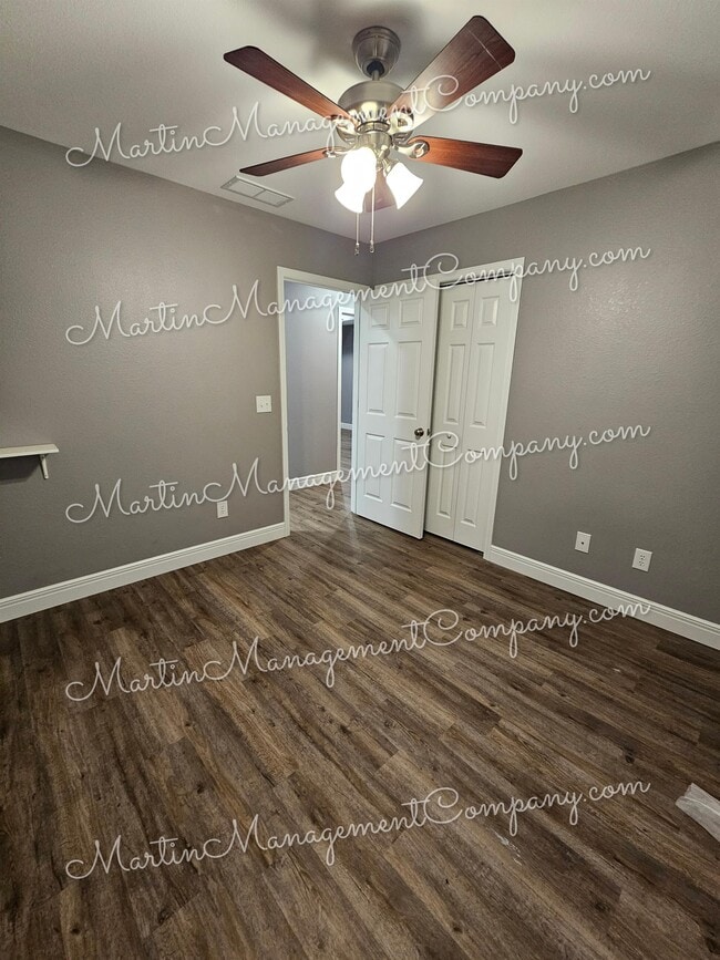 Building Photo - 3005 Aaron Ave