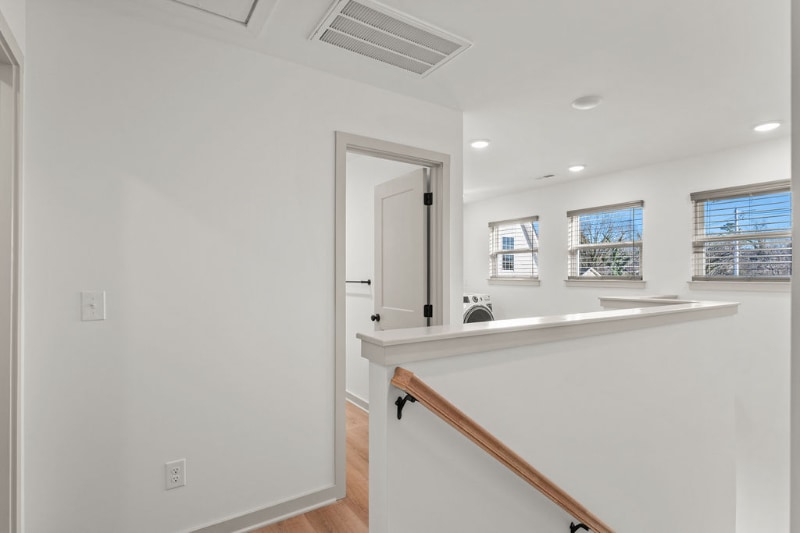 Building Photo - 311 W Broad St