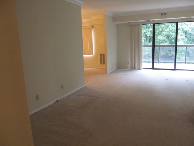Building Photo - LIKE LIVING IN A LUXURY RESORT ALL YEAR ROUND