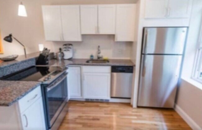 Building Photo - 100 Tyler St