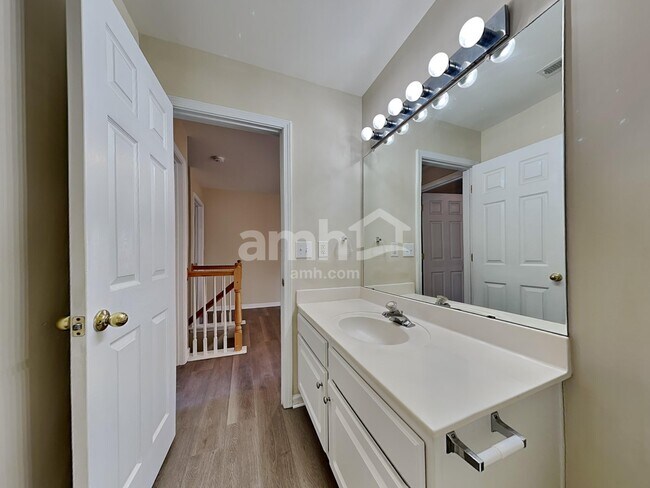 Building Photo - 6216 Roseway Ct