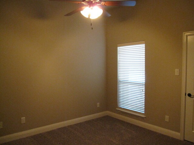 Building Photo - Beautiful 3/2/2 Home in Sandstone Villas