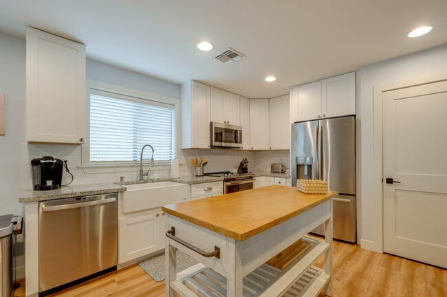 Building Photo - 8637 S Newberry Ln