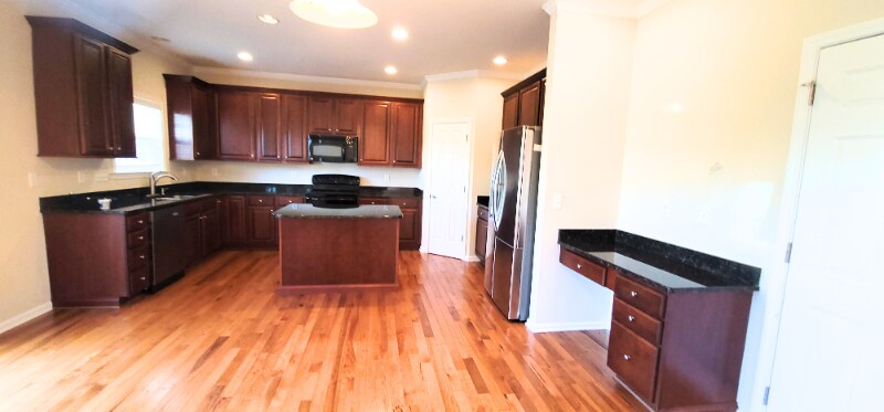 Building Photo - 2 Dansford Ln