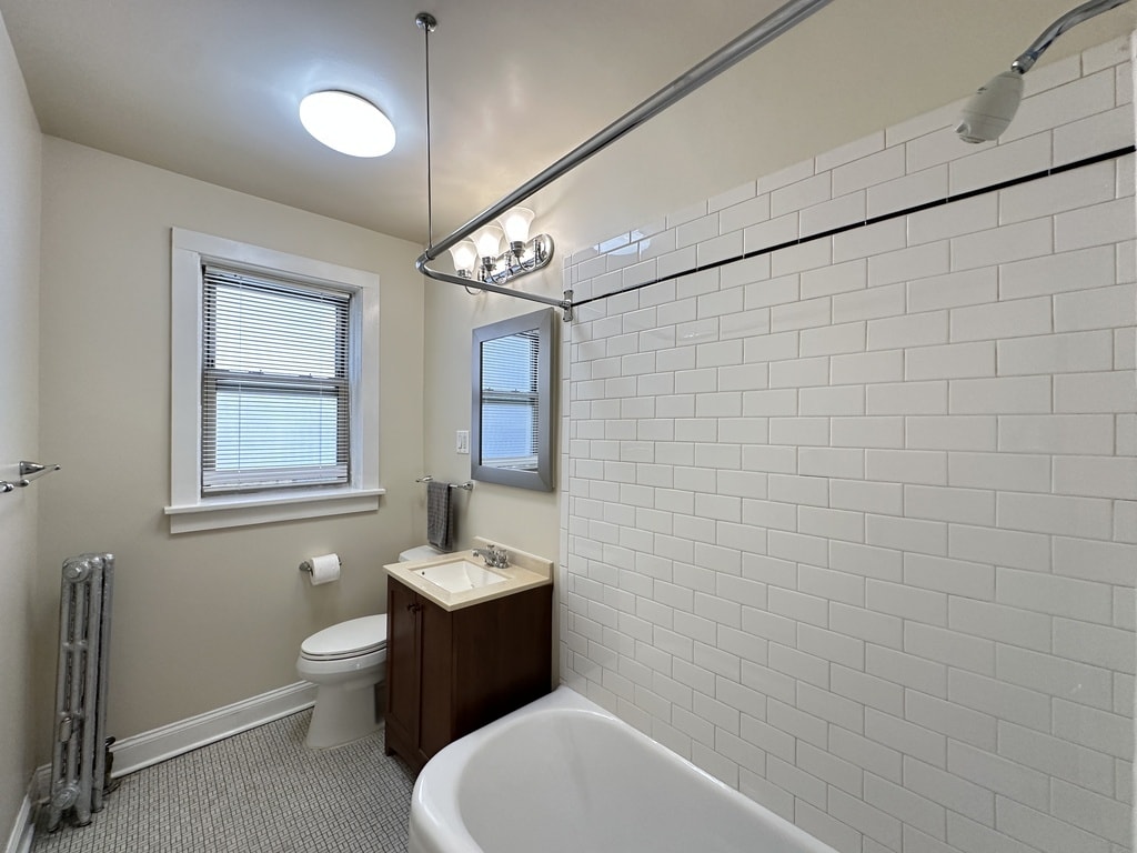 Building Photo - 912 Crain St